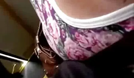 Rossz pornó családi lány maszturbál egy játék a nedves punci