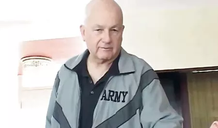 Tom és Carl maszturbálnak családi szex filmek a pislogó farkukkal.