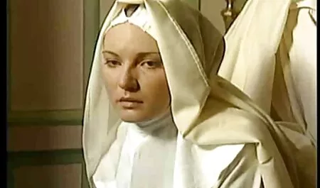 Gyönyörű Tini Bambi Dee kínál a kis test családi dugás egy pár kanos szerelmeseinek.