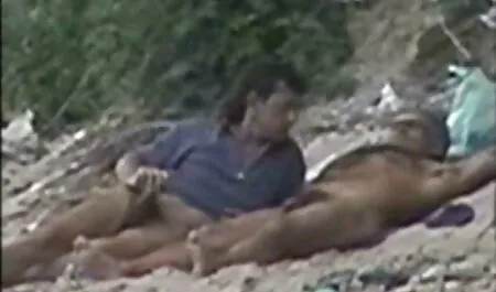 Szőke borotvált retro családi szex punci maszturbál