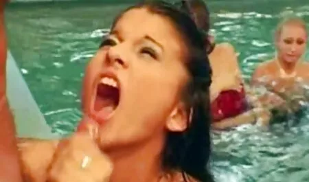 Perverz Cindy Jennings etetik cum szar egy csaladi pornok hatalmas kakas.