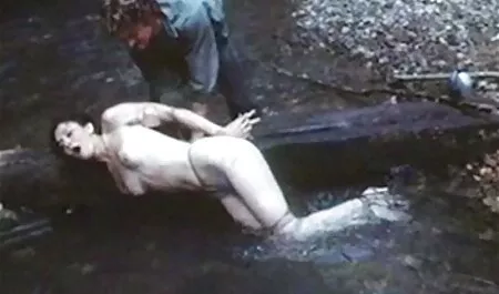 Wetandpissy-vörös családiszexvideó vizelet ízű