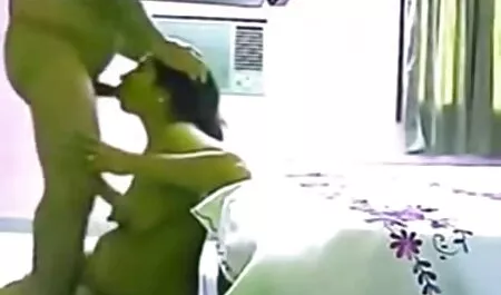 Hazel Kamings meztelenül jön ki az utcán, egy furcsa fickó követi őt. családi szex pornó