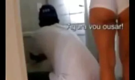 Egy jó csaj orális szex family szex videok a konyhában.