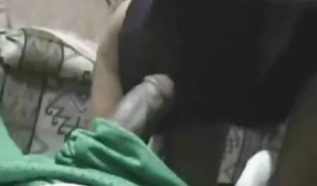 Alex ál aranyos szar a torkát, ingyen családi pornó miközben szolgálja a forró viasz