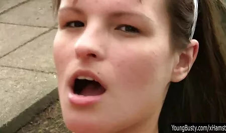 A szexi vörös ingyen családi pornó hajú, nagy cicik, maszturbál játékok.