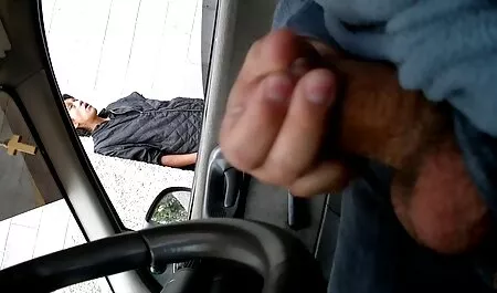 Chubby ingyen családi pornó Jacob Riley stroke a solo kakas helyett kakas