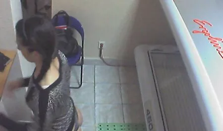 Egy aranyos, aranyos lány ujjait a punciját, retro családi porno hogy orgazmus.