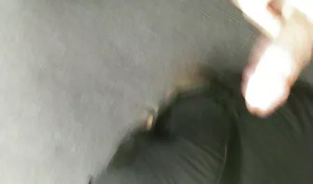 Busty szőke, egzotikus barna hármasban kültéri családi pornó