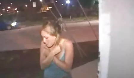 A masszázs teszi őt spriccel, majd vezet csaladiszexvideo egy kemény kakas.