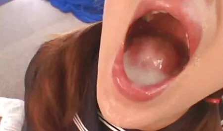 Spriccelős a kemény családi szeksz videók kakas