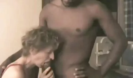 Kanos dögös milf kap egy részét cum családi pornó az ő forró punci!
