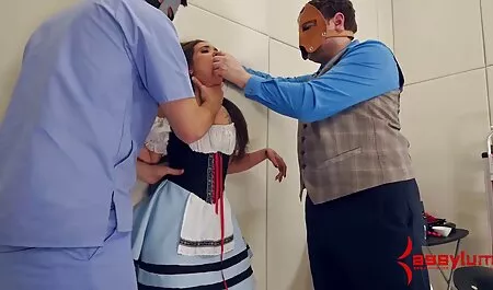 Tgirl nő pornó családi ad egy lövés a hatalmas természetes seggét, fekete bugyi