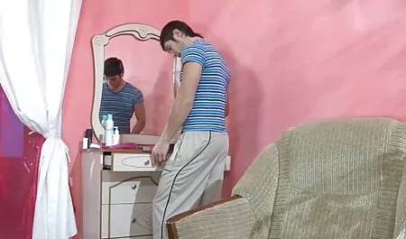 AZ OLASZ BASZIK A SEGGÉT EGY DILDO CSATOLT EGY sex anyaval MANÖKEN